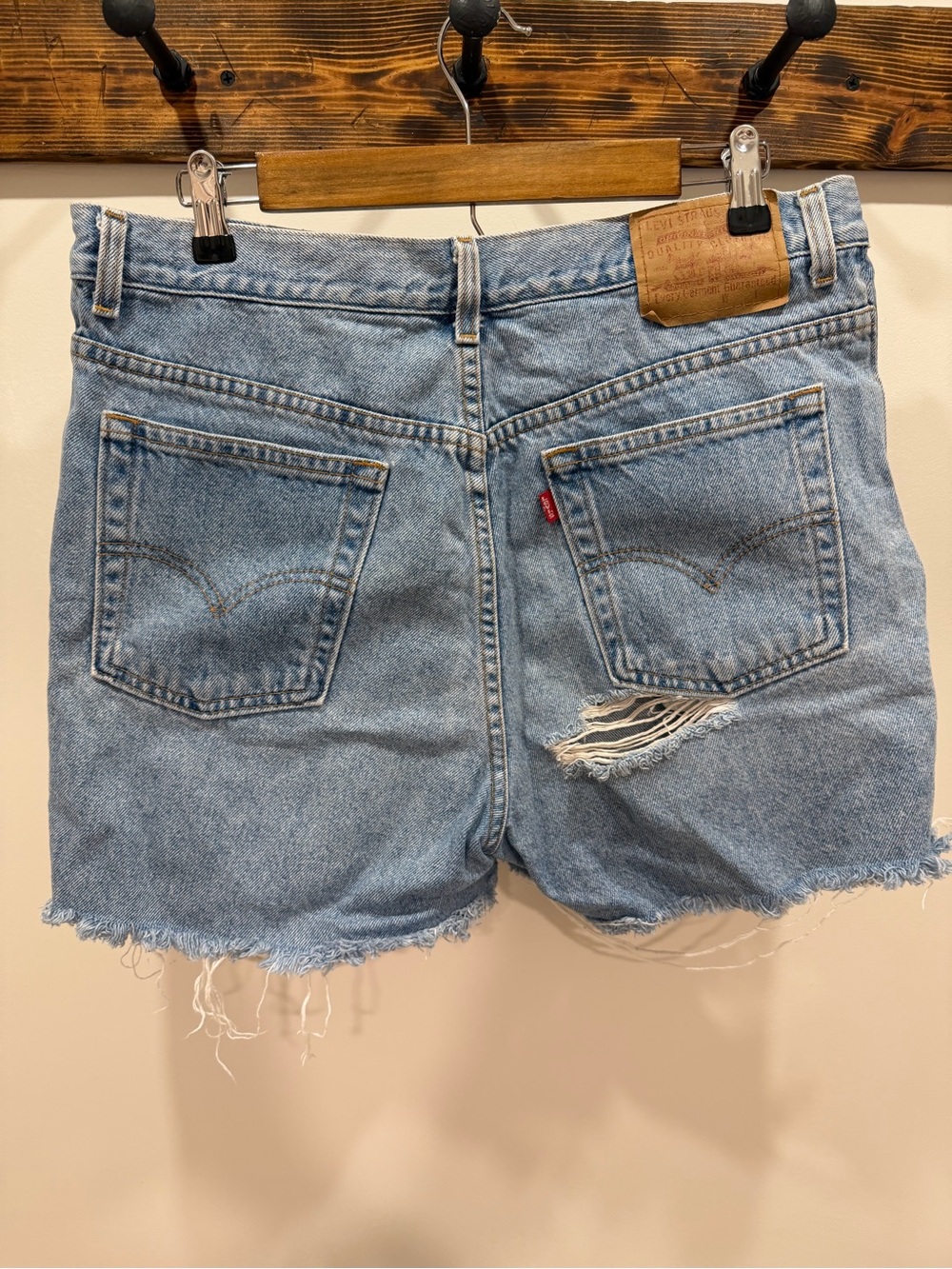 ALI GRACE Vintage Levi High-Waisted Light Wash Denim Shorts - Picture 3 of 4